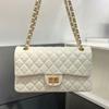 Bolsa Feminina de Couro Genuíno Chegada Nova Primavera e Verão 2024 Bolsa de Corrente Xadrez Diamante Preto Versátil Portátil Ombro Transversal Bolsa Quadrada Pequena de Pele de Ovelha