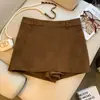 Nuevo estilo coreano retro de otoño, falda midi versátil de cintura alta con abertura lateral, falda de cuero ajustada de color café para mujer