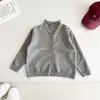 Otoño 2026 Nuevo Estilo Versión Coreana Cárdigan Cálido de Punto Corte Holgado Primavera/Otoño Chaqueta de Punto de Cuello Alto para Niños