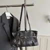 Bolso de Hombro Casual Vintage para Mujer 2026 Nuevo de Gran Capacidad con Colgante, Bolso de Viaje de Color Sólido con Hebilla de Cinturón, Bolso de Axila