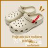 Sapatos Estilo Crocodilo para Mulheres 2026 Novo Modelo Interno Casa Antiderrapante Resistente ao Desgaste Sandálias de Praia Outdoor com Toque Macio para Verão Homens