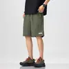 Shorts esportivos masculinos de seda gelada estilo americano para atividades ao ar livre, calça masculina fina e solta de tamanho grande para o verão, shorts à prova d'água casuais no joelho