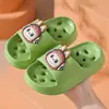 Pantuflas de baño de dibujos animados para verano, antideslizantes, huecas, de drenaje de agua, sin olor, para uso en interiores en casa, sandalias de suela blanda para niños y niñas