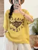 Camiseta de Linho Tingido em Fio com Estampa, Manga Curta, Gola Redonda, Corte Solto, Emagrecimento, Versátil, Estilo Casual e Relaxado - Nova Peça de Verão
