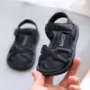 Sandalias Infantiles 2026 Verano Nuevo Estilo Sandalias para Bebé Estilo Coreano Antideslizantes Suela Suave Zapatos de Playa para Bebé Simples y Versátiles