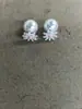 Pendientes Pequeños de Flor de Margarita con Pasador de Plata, Pendientes Frescos y Elegantes con un Toque Refinado de Nicho de Alta Gama, Nuevos Accesorios de Oreja de Flor 2026