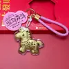 Llavero de Oro Puro 999 "El Dinero Llega Rápido", Colgante de Caballo de la Suerte Año del Caballo del Zodiaco, Set de Caja de Regalo Creativa Cultural para Año Nuevo