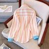 Foto Real de una Camisa a Rayas Bloque de Color de Manga Larga para Mujer, con un Diseño Único, Nuevo Estilo Otoñal, Top Chic y de Moda con Cuello Polo