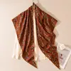 Bufanda Triangular Estilo Nuevo Primavera/Verano 2026, Calentador de Cuello Versátil, Chal de Seda y Lana, Chal con Bordes Enrollados a Mano para Protección Solar al por Mayor