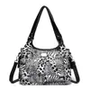2026 Bolso de Motocicleta Vintage de Cuero Suave Transfronterizo Nuevo Bolso Cruzado de Hombro Moderno Europeo y Americano en Stock Calidad Amazon Bolso para Mujer