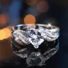 Anillo de diamante en forma de corazón de doble ala estilo europeo y americano, anillo de circón en forma de corazón de alas de ángel vintage