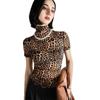 Camisa elegante de manga corta con estampado de leopardo, estilo europeo y americano, de malla, para primavera y verano.