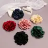 Stock directo de fábrica tela de camelia hecha a mano flores de rosa accesorios para ropa tocados broches pines flores