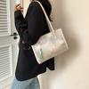 Guofeng Bolsa de flores bordadas 2024 Nova bolsa feminina para deslocamento Bolsa de axila de grande capacidade Bolsa feminina para mãe