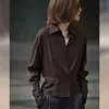 Camisa longa chique estilo francês para mulheres, nova coleção outono 2026, elegante e valoriza a silhueta, pode ser usada como top