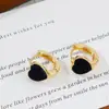 Aretes de Corazón Rojo, Tachuelas Pequeñas y Sencillas, Nuevo Estilo Popular 2025, Sensación de Lujo Otoño e Invierno, Adecuados como Aretes de Año Nuevo para Mujer