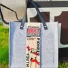 2026 Ano do Cavalo Bolsa de Feltro Novo Estilo Chinês Bolsa de Presente Vermelha Bolsa Tote para Reunião Anual da Empresa com Impressão de Logo