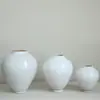 Jarrón Redondo Blanco Adornos de Alta Calidad Adornos de Flores para Sala de Estar Cerámica Cruda Retro Tarro de Luna Decoración Zen para Casa de Huéspedes