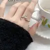 Anillo Único de Cola de Pez con Circonita para Mujer para Uso Diario con un Diseño Personalizado, Moderno y de Alta Gama y Anillo Abierto Ajustable