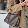 Bolsa carteiro retrô para mulheres 2023 nova moderna estilo coreano bolsa tote grande capacidade couro macio bolsa grande bolsa de ombro entrega única