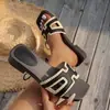 Sandálias de Salto Bloco Grossas com Acabamento Trançado em H e Textura de Madeira 2026, Sapatos Casuais Femininos de Salto Médio com Bico Quadrado, Exclusivo para E-commerce Transfronteiriço