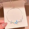 Pulseira pingente de borboleta azul em zircônia cúbica de luxo leve, estilo francês, uma peça de joia com design exclusivo e versátil, com uma estética doce e fresca