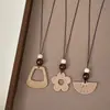 Collar con cordón de estilo vintage, colgante con forma de abanico de flores de ratán sintético para mujer, cadena de clavícula tipo gargantilla de lujo ligero y moderno