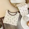 Pijama Infantil de Algodão Puro com Estampa Floral Pequena e Lycra Sem Costura 2025 Roupas de Outono Conjunto de Calça e Blusa Estilo Floresta para Meninos e Meninas