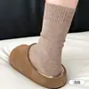Meias cinzas de tricô grosso para mulheres, textura simples de listras verticais, meias versáteis de cano médio, algodão, hipoalergênicas, macias, confortáveis, meias Zhuji