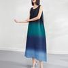 Vestido-colete Miyake 2025 Novo Design Primavera e Verão Senso de Design Gradiente Solto Emagrecedor plus size Gola Redonda Vestido Evasê