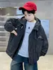 Jaqueta masculina para primavera e outono 2026 novo modelo jaqueta de outono com capuz para crianças, blusa de outono, corta-vento moderno para meninos grandes