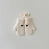 Guantes Coreanos para Niños Qiunan, Nuevo Estilo de Invierno, Guantes de Dedos Completos con Forma de Corazón Ins, Cálidos y a Prueba de Frío, Guantes para Bebé con Colgante para el Cuello