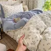 Conjunto de quatro peças de gaze plissada genuína Classe A, estilo nuvem, pequeno e fresco, dupla camada, adequado para dormir sem roupa, capa de edredom de desenho animado, lençol, roupa de cama