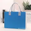 Bolsa de Feltro Combinação de Cores Bolsa de Mão Espessa Grande Capacidade Bolsa de Mão de Feltro para Carregar na Mão Bolsa de Presente para Banquete de Negócios Lembrança