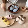 Sapatos Mary Jane de couro estilo coreano para meninas 2026 primavera e outono novos sapatos fofos versáteis de camurça para crianças mais velhas, sapatos de sola fina, sapatos Birkenstock