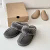 Chinelos fofos estilo coreano para mulheres, novo design outono/inverno 2026, versáteis, confortáveis, fáceis de calçar, estilo slip-on, chinelos de algodão quentes