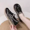 Primavera de 2025 Novos Populares Tênis de Treino Alemães Estampa de Leopardo Moda Casual Sapatos Femininos Solado Macio Leve Sapatos de Tecido Old Beijing Solado Plano