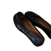 Em Estoque~Sapatos Mary Jane de Couro de Porco Preto com Biqueira Dividida para Mulheres, Novo Verão 2026 Sapatos Planos de Couro Macio para Avó