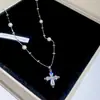 Collar de Perlas con Colgante de Cruz de Zirconia Brillante y Flor de Cuatro Hojas Cadena para Clavícula de Lujo Ligero Gama Alta Modelo Nuevo 2026 Cadena para el Cuello