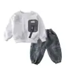 Conjunto de Sudadera Redonda para Niños 2026 Nuevo Otoño Conjunto de Dos Piezas Moderno Bebé Casual Deportivo Ropa Fresca para Niños