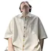 Camisa de manga corta de diseño moderno estilo americano para hombre, nuevo modelo 2026, camisa casual versátil holgada estilo universitario para hombre