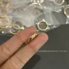 Anillo de celosía de diamantes V oro Coco versión ancha estrecha estilo francés medio diamante chapado de precisión CNC retención de color oro rosa 18K regalo para niñas