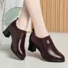 Zapatos de cuero de tacón medio para mujer estilo británico, nuevo modelo otoño 2026, cuero suave, cómodos, antideslizantes, resistentes al desgaste, zapatos que aumentan la altura para madres