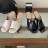 Pantuflas de tacón alto 2026 verano nueva moda punta abierta para exteriores zapatos de mujer camelia charol nicho comercio exterior zapatos de tacón alto