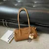 Bolsa de ombro simples, estilosa e moderna para o trabalho e o trajeto, bolsa baguette de cor sólida, fresca e única, estilo vintage
