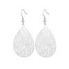 La fábrica de joyería de frutas procesa y fabrica láminas de cobre metálico, piezas talladas por computadora, hojas huecas, aretes dorados en forma de gota para mujer