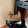 Bolso de Axila Nuevo Estilo Pequeño Fragancia Temperamento Diseño de Nicho Bolso de Hombro con Cadena Versátil de Gama Alta Bolso Cruzado para Viajes