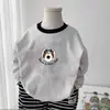 Nueva camiseta base de manga larga para niños 2026 estilo nuevo para niñas, camiseta con bloques de color para bebé, cuello redondo, top versátil de dibujos animados para primavera y otoño