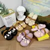 Nuevo pañuelo para la cabeza floral rosa hueco, zapatillas de media caña para mujer, ropa exterior de verano nueva, zapatos ligeros súper bonitos antideslizantes con agujeros