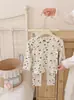 8003 Conjunto de Pijama para Niña 26 Principios de Otoño Nuevo Tejido de Punto Elástico Top y Pantalones de Bebé Niña Otoño Estilo Coreano Floral Cálido
